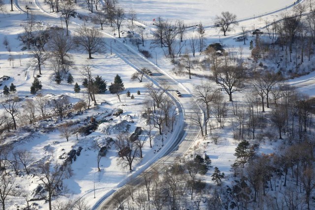 NEW YORK, NY - JANUARY 05: A snow plow moves through Central Park on January 5, 2018 in New York City. Under frigid temperatures, New York City dug out from the "Bomb Cyclone." John Moore/Getty Images/AFP