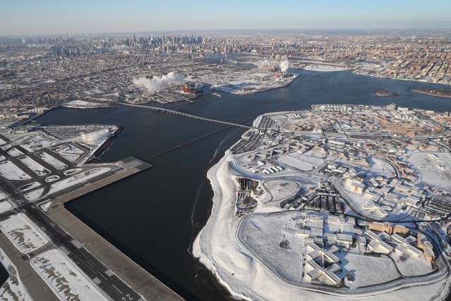 NEW YORK, NY - JANUARY 05: Rikers Island jail complex (R) stands under a blanket of snow next to La Guardia Airport on January 5, 2018 in the Bronx borough of New York City. Under frigid temperatures, New York City dug out from the "Bomb Cyclone." John Moore/Getty Images/AFP