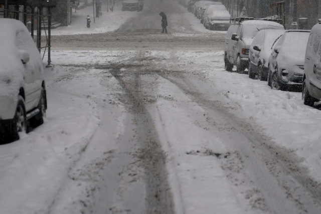 A pedestrian crosses 41st St. during Storm Grayson in New York City, New York, U.S., January 4, 2018. REUTERS/Carlo Allegri