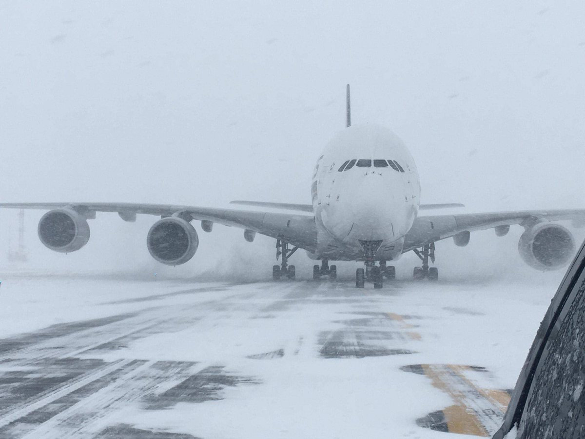El aeropuerto JFK reanuda sus operaciones tras la tormenta del jueves