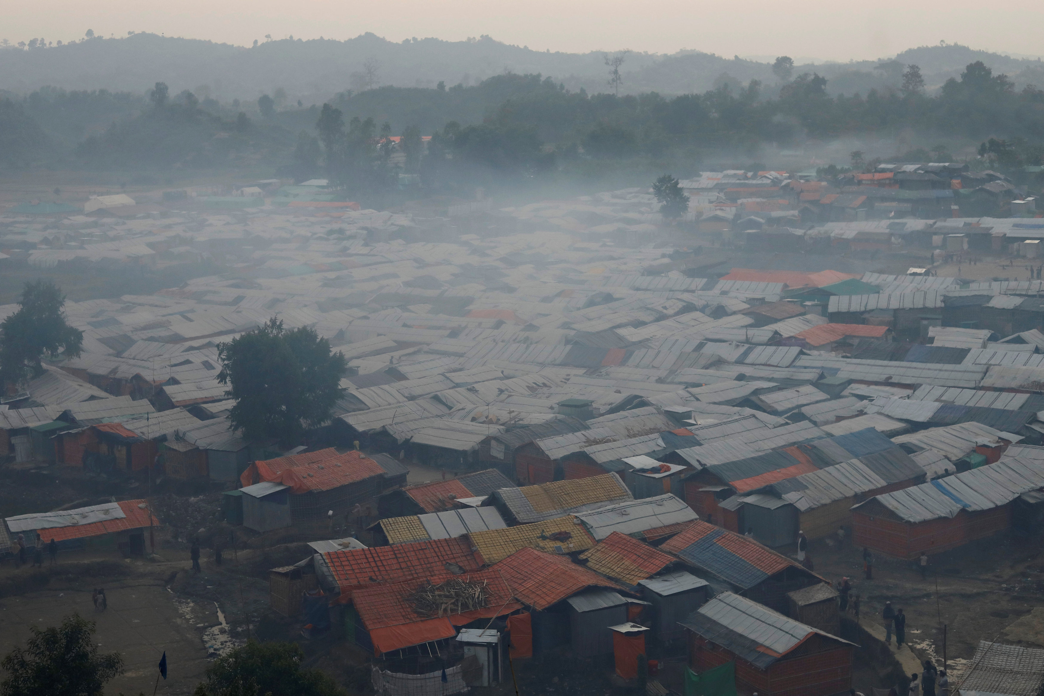 Mueren 4 rohinyás en incendio en un punto de tránsito de Acnur en Bangladesh