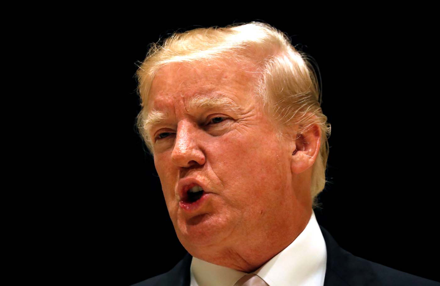 Trump impone oficialmente aranceles del 25 % al acero y 10 % al aluminio