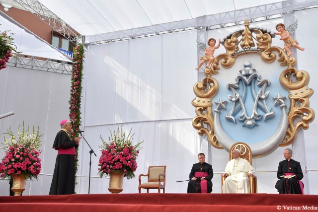 Pope Francis leads the Marian celebration of the Virgin de la Puerta in Trujillo, Peru, January 20, 2018. Osservatore Romano/Handout via REUTERS ATTENTION EDITORS - THIS IMAGE WAS PROVIDED BY A THIRD PARTY