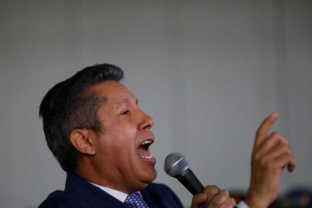 Venezuelan opposition presidential candidate Henri Falcon talks to the media during a news conference in Caracas, Venezuela January 24, 2018. REUTERS/Marco Bello