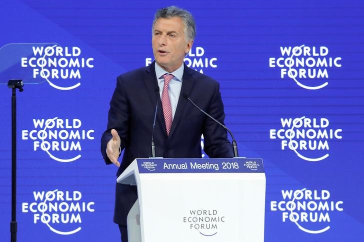 Lo que no puede hacer Nicolás aunque vaya a Davos (Video)