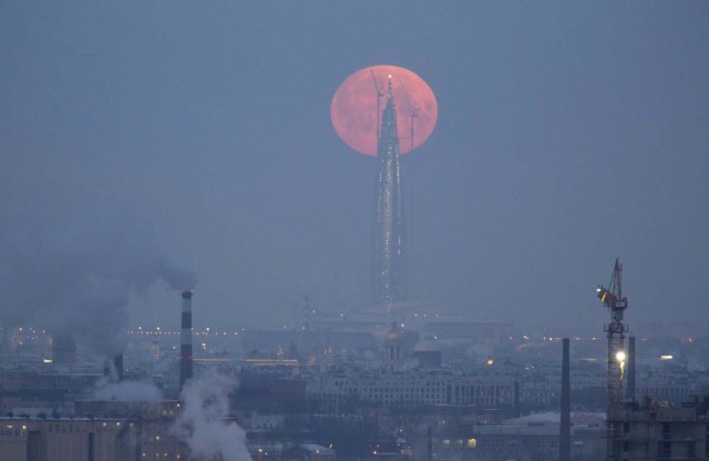 A full moon is seen behind the business tower Lakhta Centre, which is under construction in St. Petersburg, Russia January 31, 2018. REUTERS/Anton Vaganov