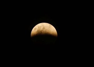 El eclipse total de la superluna de sangre azul es seguido por millones de personas (FOTOS)