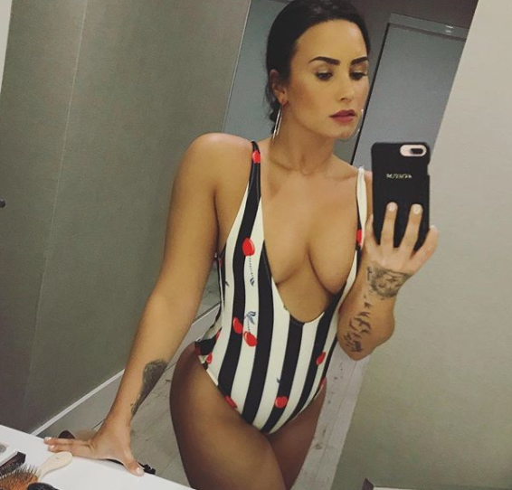 Demi Lovato mostró su trasero en forma de corazón y las redes estallaron