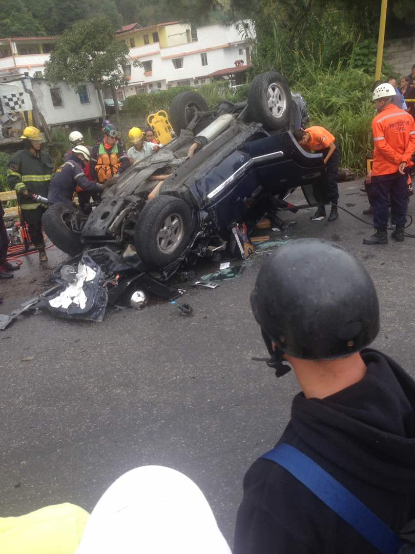 Vuelco de un vehículo dejó un lesionado en Mérida (+Fotos)