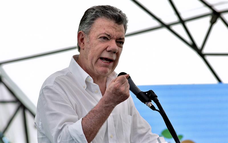 Santos dice que Piñera lo llamó para ofrecer a Chile como sede diálogos con el ELN