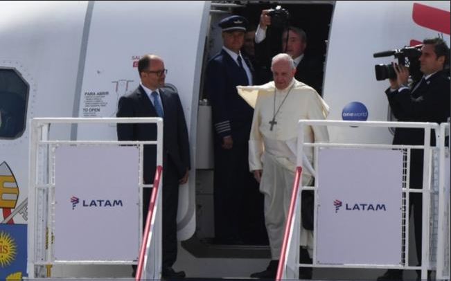 El papa Francisco llega a Perú en visita oficial y apostólica de tres días