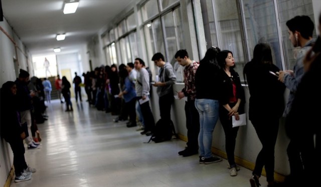 Estudiantes rindiendo la PSU. Foto: Agencia Uno