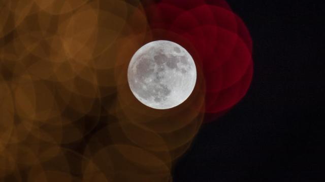 Imagen d ela primera luna llena que se produjo este 2018, Hoy habrá una segunda luna llena, un fenómeno que recibe el nombre de Luna azul. Además, coincidirá con un eclipse total lunar