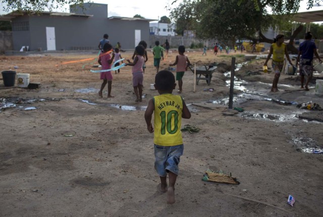 A Venezuelan refugee child plays inside a shelter in the city of Boa Vista, Roraima, Brazil, on February 24, 2018. When the Venezuelan migratory flow exploded in 2017 the city of Boa Vista, the capital of Roraima, 200 kilometres from the Venezuelan border, began to organise shelters as people started to settle in squares, parks and corners of this city of 330,000 inhabitants of which 10 percent is now Venezuelan. / AFP PHOTO / MAURO PIMENTEL