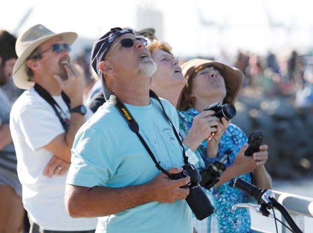 Spectators at Cocoa Beach watch SpaceX's first Falcon Heavy rocket launch from the Kennedy Space Center, Florida, U.S., February 6, 2018. REUTERS/Gregg Newton