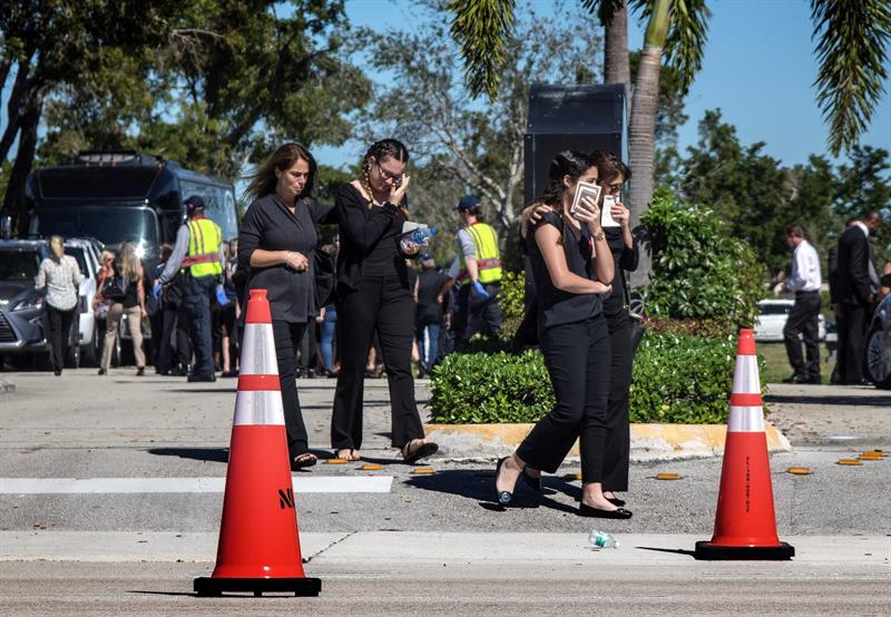 Parkland entierra a sus muertos en medio de mensajes contra las armas en EEUU