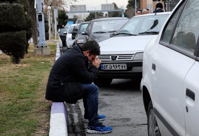 ABD02. Tehran (Iran (islamic Republic Of)), 18/02/2018.- Relatives of passengers of an Iran Aseman Airline flight react while gathering around a mosque at the Mehr-Abad airport in Tehran, Iran, 18 February 2018. Media reported that a plane of Aseman Air crashed with around 60 passengers near Semirom, around the city of Isfahan. Reportedly all passengers are feared dead when the plane crashed in a mountainous region on its way from Tehran to Yassuj in South western Iran. (Teherán) EFE/EPA/ABEDIN TAHERKENAREH