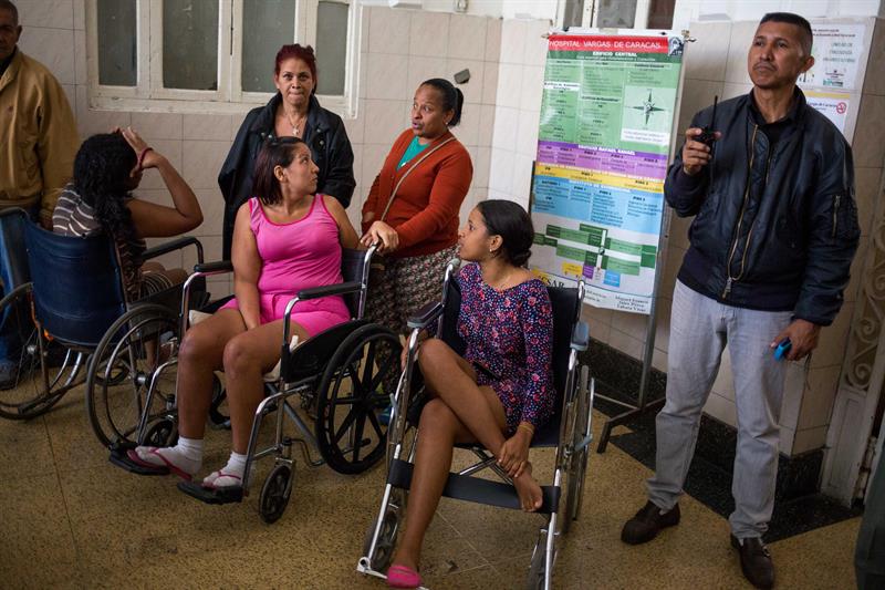 Trabajadores del hospital José María Vargas protestaron por crisis en el sector salud (Fotos y video)