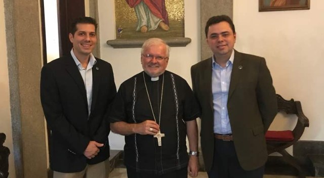 Foto: Antonio Ecarri, presidente nacional de la Alianza del Lapiz junto a monseñor Aldo Giordano / Prensa