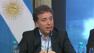 Argentina firma acuerdo con el Fondo Monetario Internacional para evitar crisis