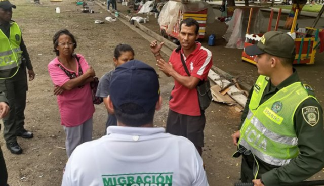 El Gem recorrió los parques del centro de Cúcuta en busca de aquellos venezolanos que están de manera irregular en la ciudad (Foto: Alfredo Estévez / La Opinión)