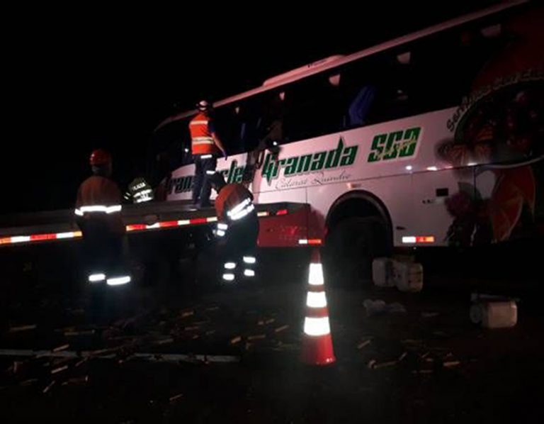 Choque en carretera colombiana dejó 35 venezolanos heridos
