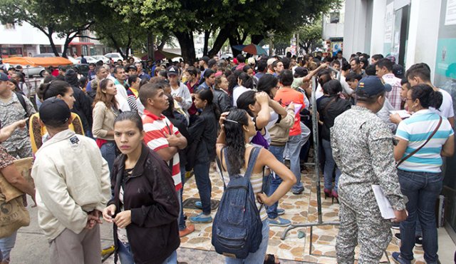 Venezolanos con raíces colombianas hacen largas colas para sacar cédula en Norte de Santander