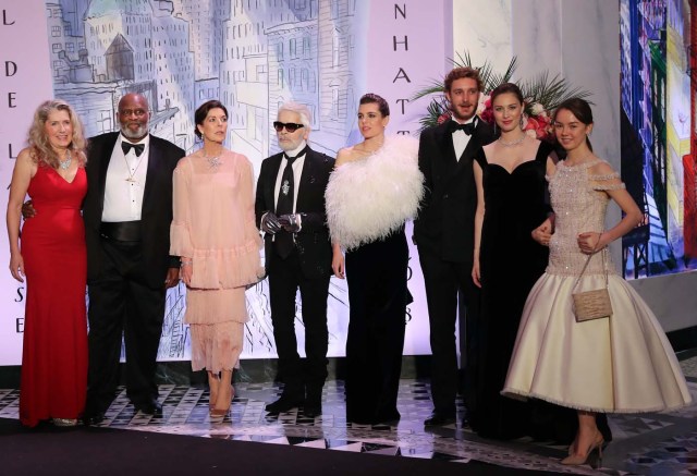 (From L to R) Wife of the US Blues singer Henry Saint Clair Fredericks aka Taj Mahal, Taj Mahal, Caroline of Monaco Princess of Hanover, German fashion designer Karl Lagerfeld, Charlotte Casiraghi, Pierre Casiraghi, Beatrice Casiraghi and princess Alexandra of Hanover pose upon their arrival for the annual Rose Ball at the Monte-Carlo Sporting Club in Monaco, on March 24, 2018. Wife of the US Blues singer Henry Saint Clair Fredericks aka Taj Mahal, / AFP PHOTO / POOL / VALERY HACHE