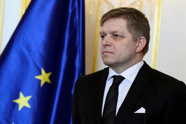 El primer ministro de Eslovaquia, Robert Fico, reacciona después de una reunión de los tres principales funcionarios de Eslovaquia en el castillo de Bratislava, Eslovaquia, el 9 de marzo de 2018. REUTERS / Radovan Stoklasa