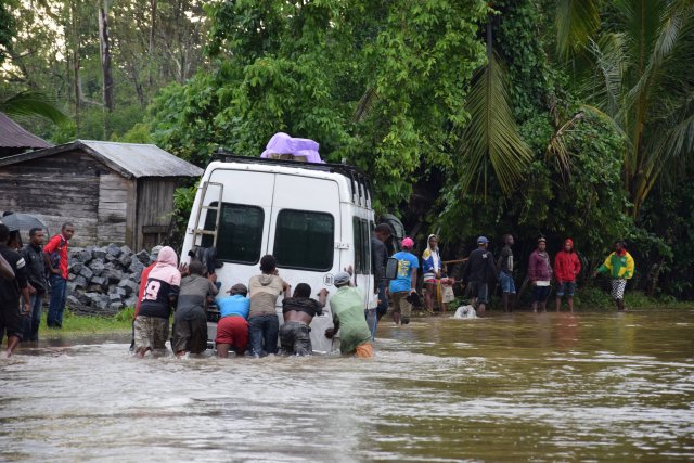 Las secuelas de la tormenta tropical Eliakim cerca de Manambonitra, región de Atsinanana, Madagascar, 18 de marzo de 2018 en esta imagen obtenida de las redes sociales. Erino Razafimanana / vía EDITORES DE ATENCIÓN DE REUTERS - ESTA IMAGEN HA SIDO PROPORCIONADA POR UN TERCERO. CREDITO OBLIGATORIO. NO RESALES SIN ARCHIVOS