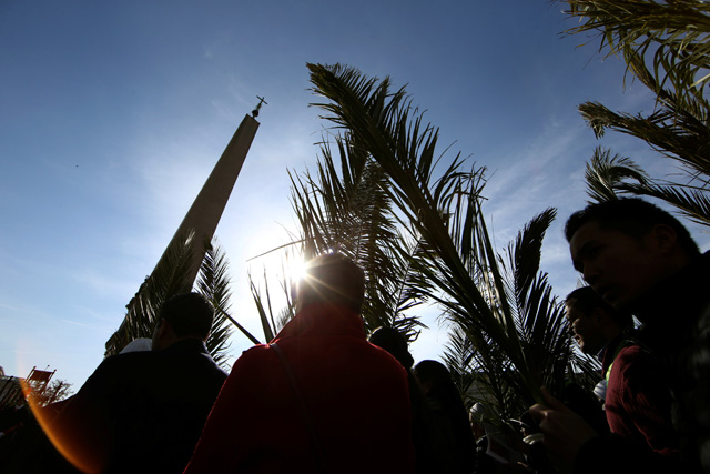 Faithful gather to attend the Palm Sunday Mass in Saint Peter's Square at the Vatican, March 25, 2018  REUTERS/Tony Gentile