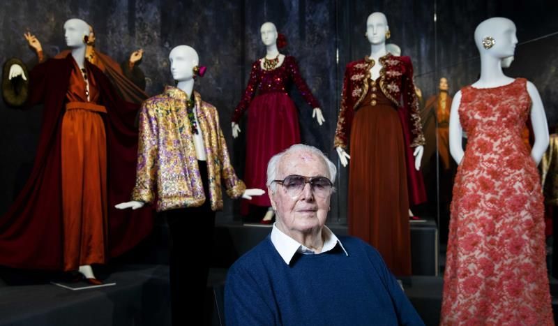 Muere a los 91 años el legendario modisto francés Hubert de Givenchy