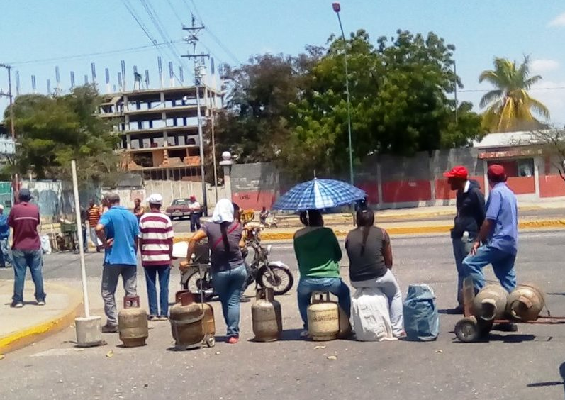 Por falta de servicios básicos protestan en Barquisimeto #14Mar (FOTOS)