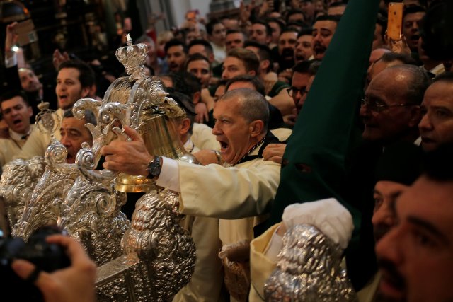 Spanish actor Antonio Banderas sings a song to the Virgin inside a church before taking part as a penitent in the "Lagrimas and Favores" brotherhood, during a Palm Sunday procession in Malaga, Spain March 25, 2018. REUTERS/Jon Nazca