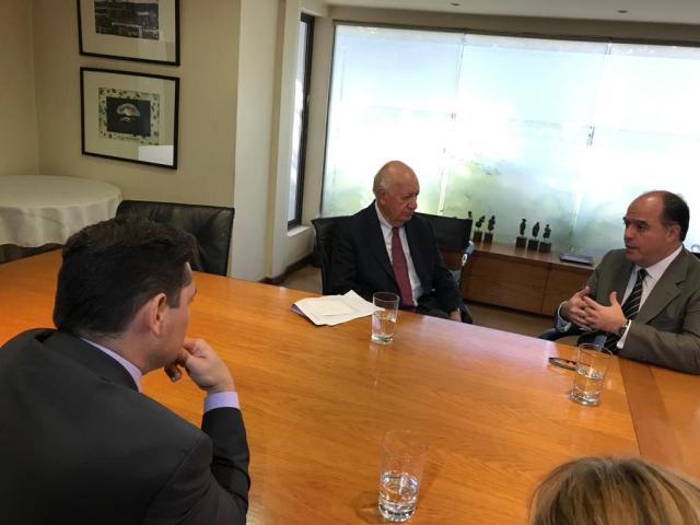 Carlos Vecchio y Julio Borges reunidos con el expresidente chileno, Ricardo Lagos // Foto Prensa