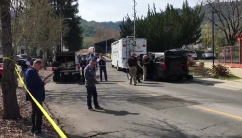 Se registra tiroteo y toma de rehenes en una casa de veteranos en California