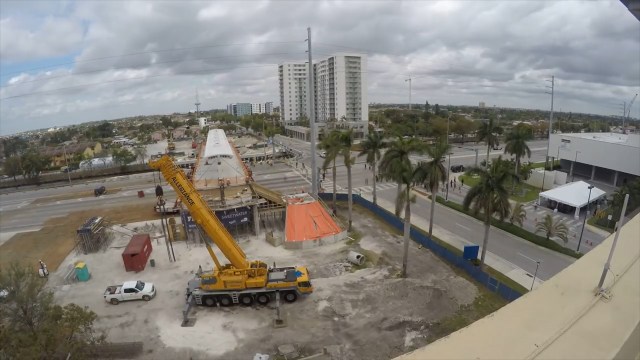 colapsa-puente-en-miami-1