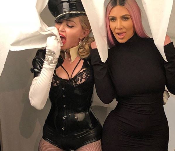 ¡Dios! Kim Kardashian mostró “la rajita” en el after party de los Oscar