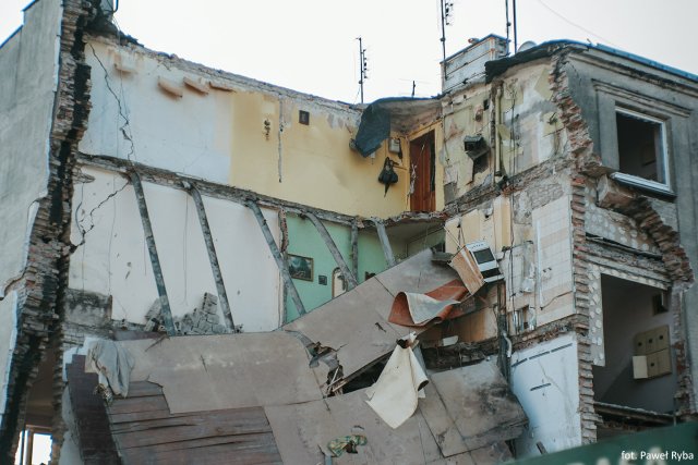 A general view of a collapsed building is seen in Poznan, Poland, March 4, 2018 in this picture obtained from social media. Courtesy of INSTAGRAM/ @PAWEL_ALTERNATYWNA /via REUTERS THIS IMAGE HAS BEEN SUPPLIED BY A THIRD PARTY. MANDATORY CREDIT.