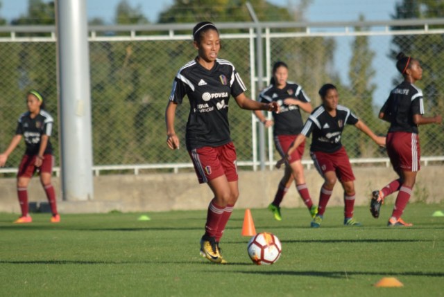 Las chicas de la Vinotinto Sub17 // Foto @FemeninoFVF