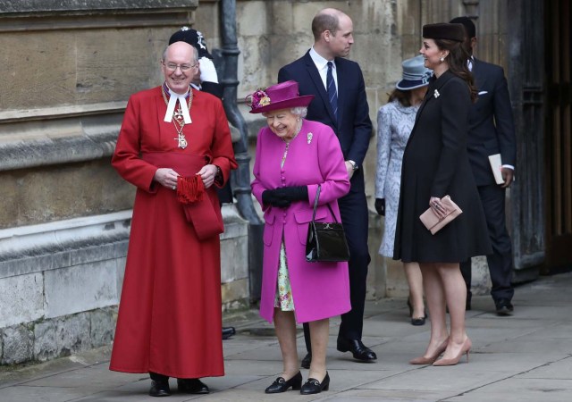 Britain's Queen Elizabeth and Prince William and Catherine, Duchess of Cambridge, leave the annual Easter Sunday service at St George's Chapel at Windsor Castle in Windsor, Britain, April 1, 2018. REUTERS/Simon Dawson