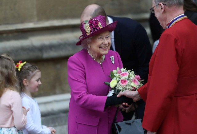 Britain's Queen Elizabeth leaves the annual Easter Sunday service at St George's Chapel at Windsor Castle in Windsor, Britain, April 1, 2018. REUTERS/Simon Dawson