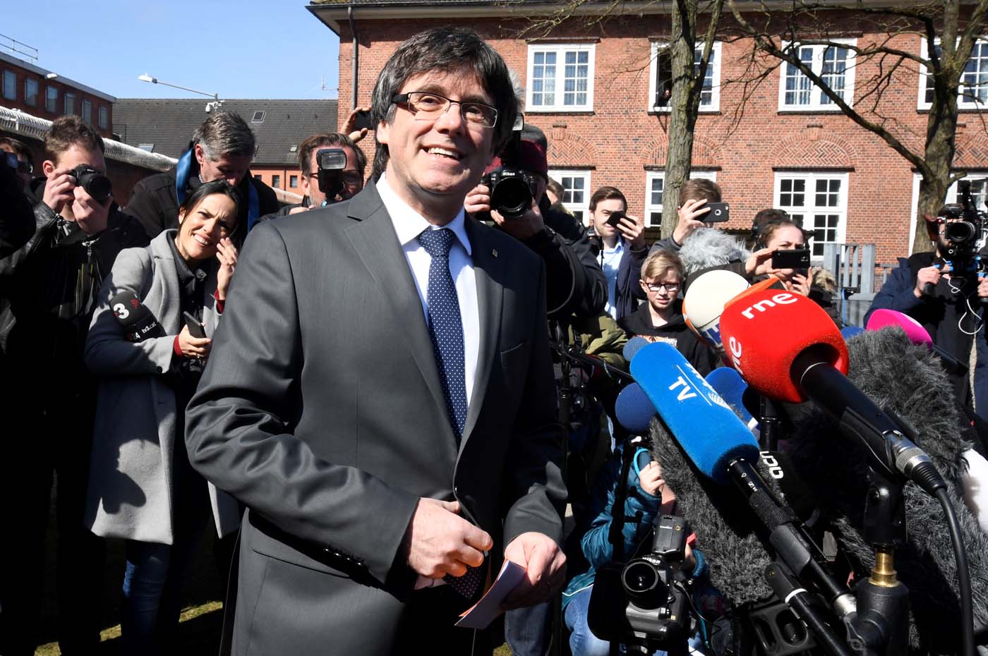 Abogado de Puigdemont pide revocar orden de detención en Alemania