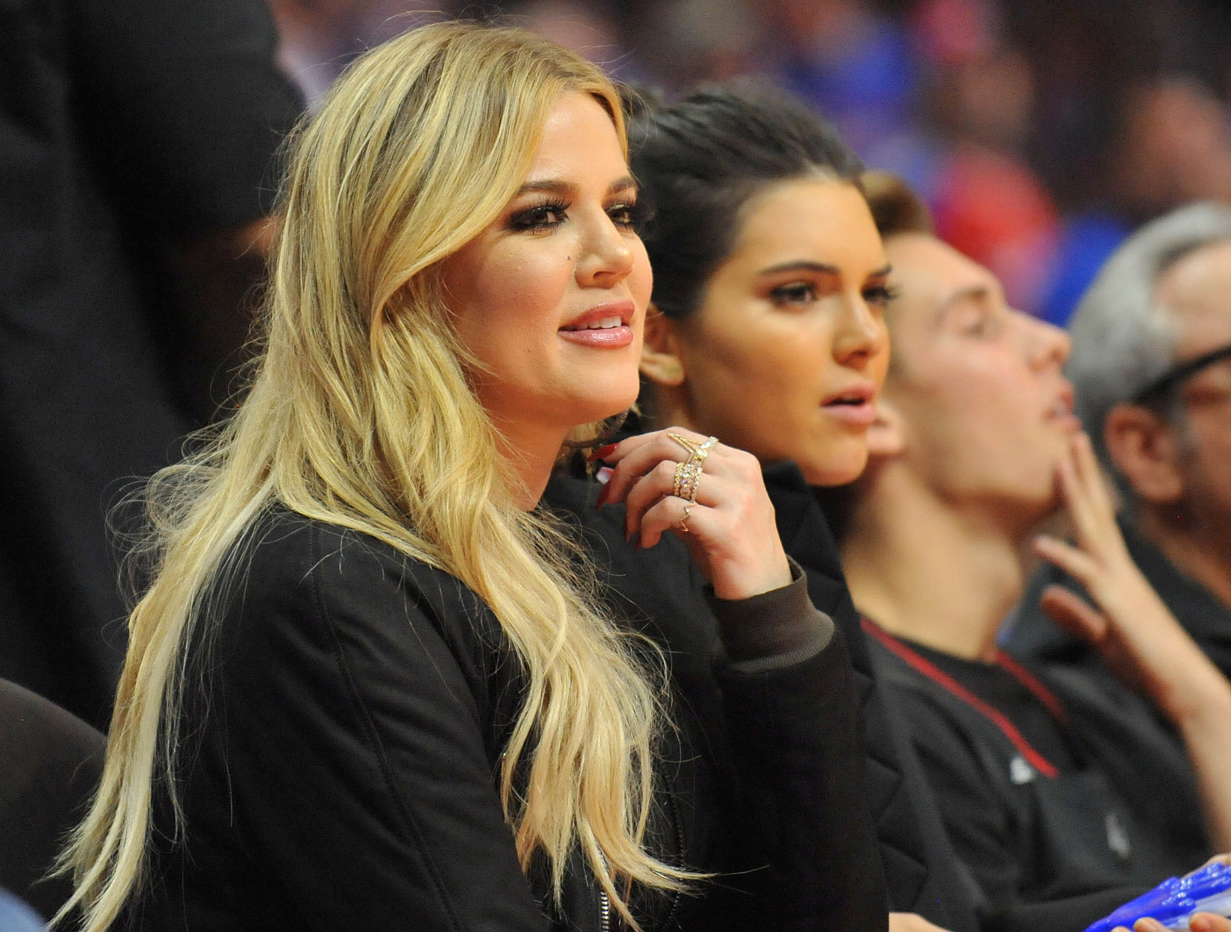 Khloe Kardashian da a luz a una niña