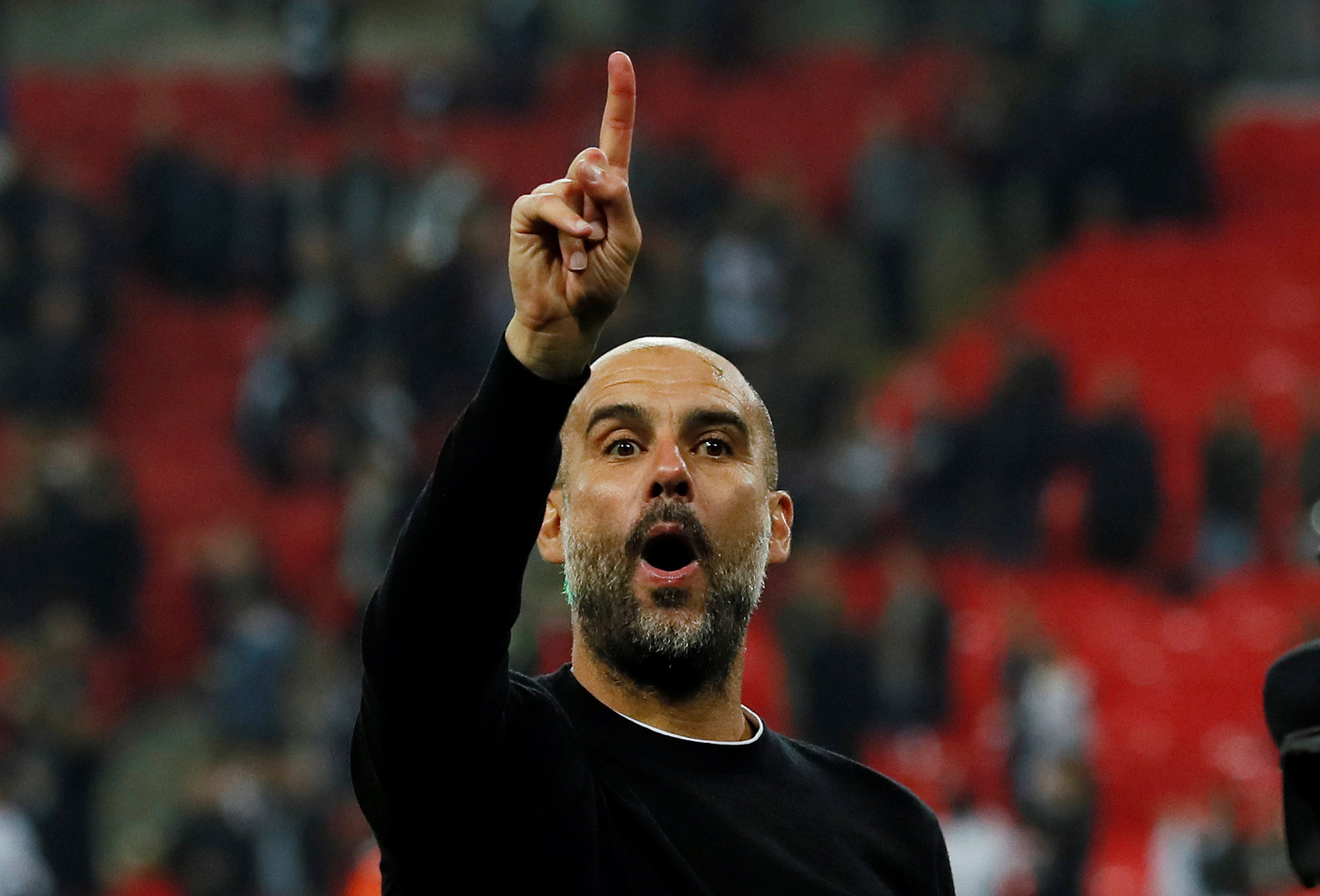 Guardiola recibe una advertencia por comentarios sobre un árbitro