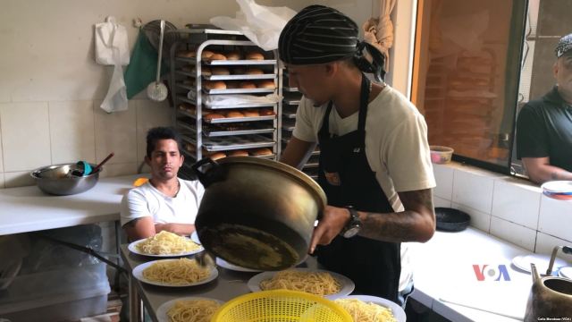 Foto: Un refugio para venezolanos abrió sus puertas en San Juan de Lurigancho, en Lima, Perú. / voanoticias.com