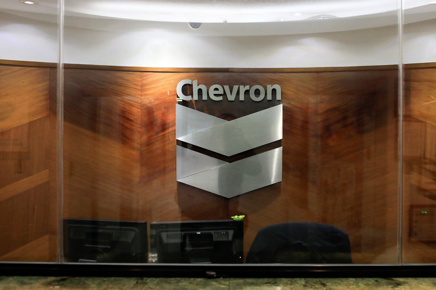 Argus: Altos obstáculos para aumentar la producción de petróleo de Chevron en Venezuela