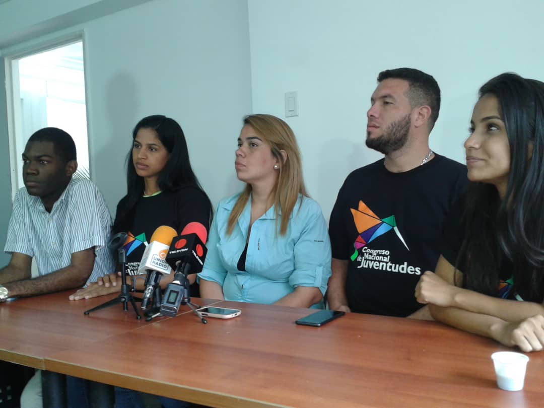 Jóvenes venezolanos se restean con la transformación de Venezuela