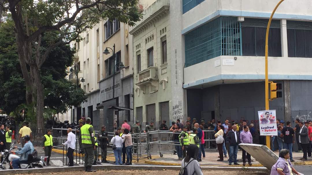 Militarizados los alrededores de la Asamblea Nacional este #17Abr (Fotos)