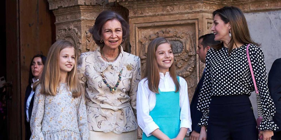 El manotazo de la princesa Leonor a doña Sofía y el respeto hacia los abuelos